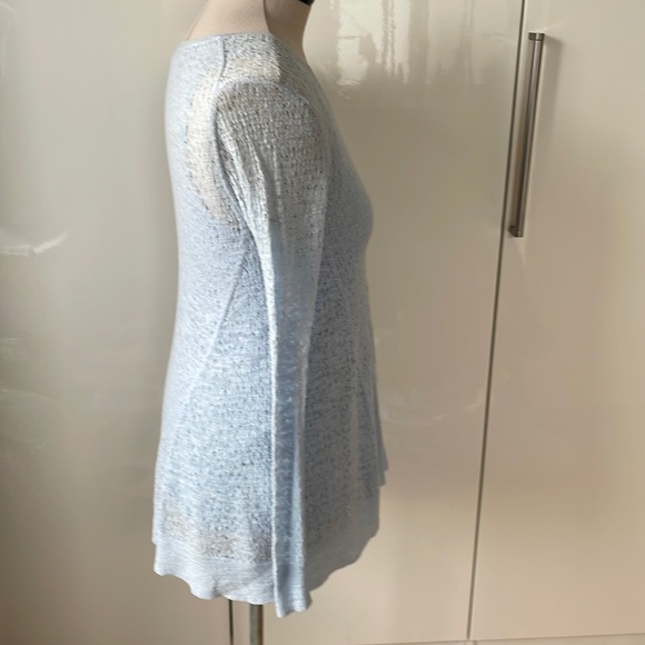 Top with Long Sleeves in Light Blue Size-Medium NWOT - Picture 3 of 4